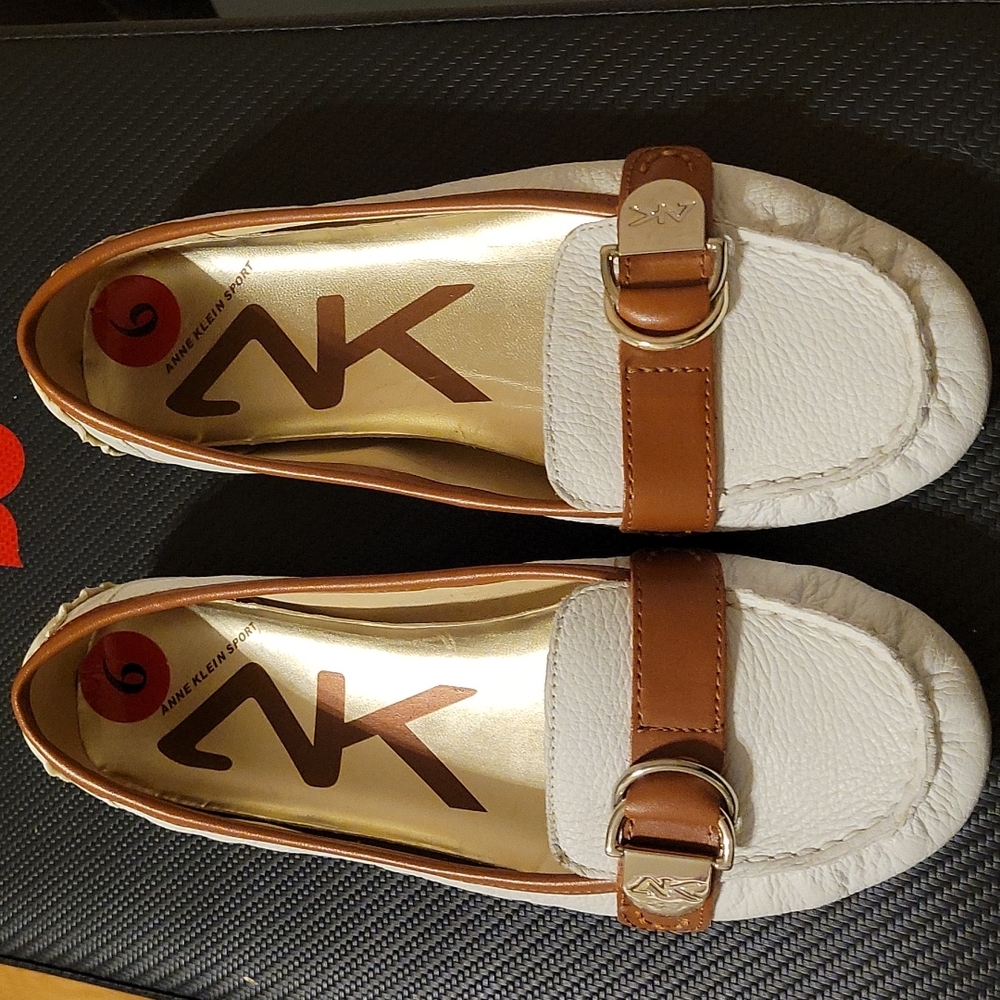 White Anne Klein loafers, nvw. Size 6